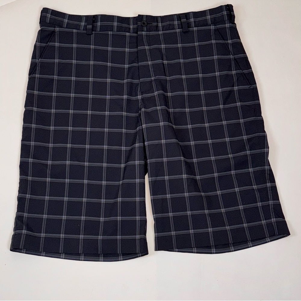 Nike Men’s Size 36 Black and Gray Plaid Shorts Performance (Style 487306-010)